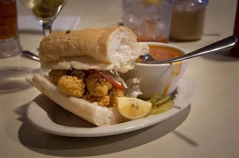  ¡El po’boy: una explosión de sabor a la orilla del Mississippi!